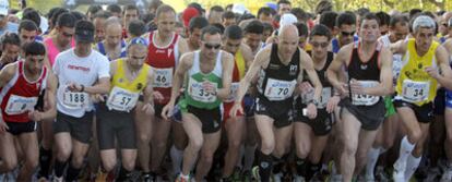 Salida del Medio Maratón Villa de Madrid, celebrado ayer en el centro de la capital.