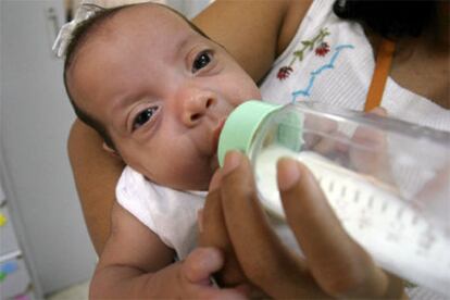 Más de cien personas han llamado al hospital donde se recupera la niña para pedir en adopción a la pequeña.