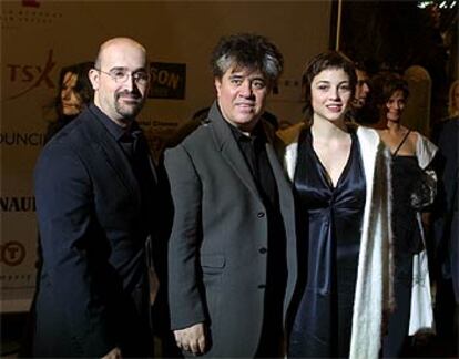 Javier Cámara, Pedro Almodóvar y Leonor Watling, ayer en Roma, en la gala de los premios de cine europeo.