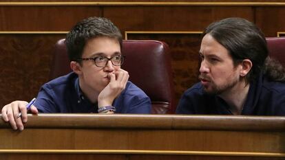 Íñigo Errejón y Pablo Iglesias, en el Congreso.