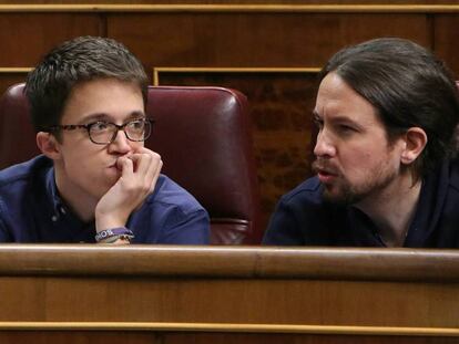 Íñigo Errejón y Pablo Iglesias, en el Congreso.