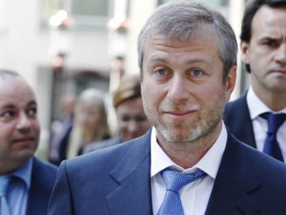 Roman Abramovich la su salida del tribunal comercial de Londres.