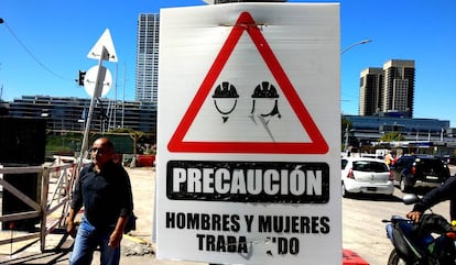 Un cartel en unas obras en Buenos Aires (Argentina). 