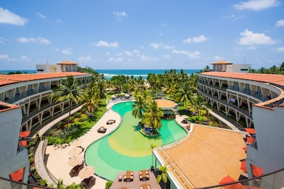 Piscina del hotel Occidental Eden Beruwala, el segundo de Barceló en Sri Lanka, inaugurado este mes.