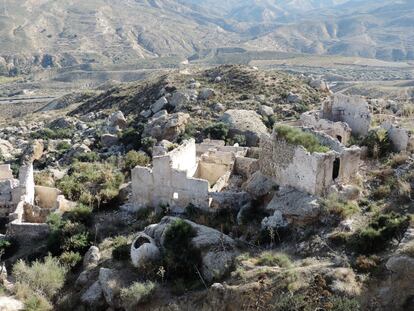 Not much is left of a village of some 15 homes divided into two clearly divided sectors. The last inhabitants left around 1969, according to Faustino Calderón, who has researched many of Spain's deserted towns and collected the information on lospueblosdeshabitados.blogspot.com.es