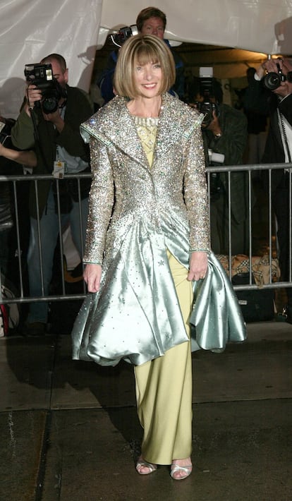 En 2004, Anna Wintour se rindió a Dior para que diseñara su vestido con inspiración en la moda y mobiliario del siglo XVIII