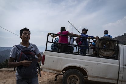 Representantes de la región tlapaneca del municipio asisten a una asamblea en la comunidad Barranca de Guadalupe para elegir a los próximos integrantes del consejo de gobierno.