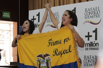 Las integrantes del colectivo que promueven la reelección de Correa.