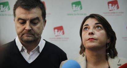 Antonio Maíllo y la consejera de Fomento, Elena Cortés.