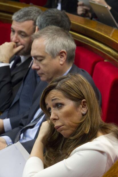 Alicia Sánchez-Camacho y Pere Navarro, en el Parlament.