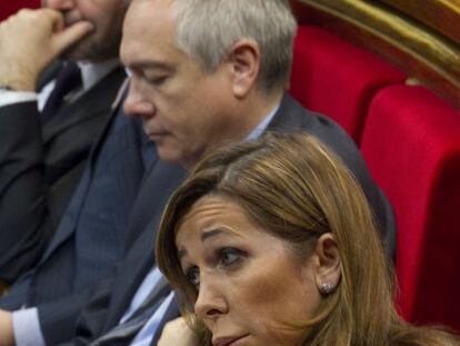 Alicia Sánchez-Camacho y Pere Navarro, en el Parlament.