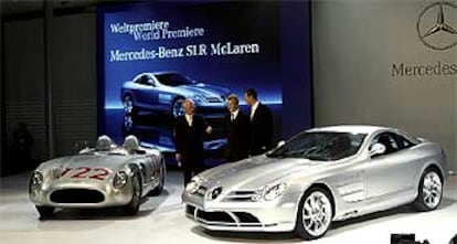 El Mercedes SLR McLaren quiere ser la reinterpretación moderna del SLR de los años cincuenta con el que Juan Manuel Fangio se impuso en la fórmula 1 de aquella época.