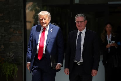 El presidente de EE UU, Donald Trump, junto al primer ministro británico, Keir Starmer, este lunes en la cumbre del G-7 en Kananskis (Canadá)