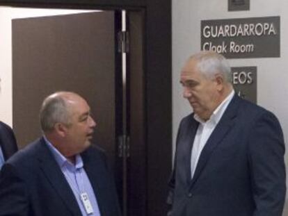 Los secretarios generales de UGT y CCOO de Andalucía, Manuel Pastrana, y Francisco Carbonero.