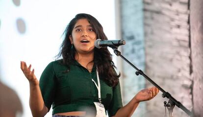 Garvita Gulhati, durante una charla sobre su proyecto.