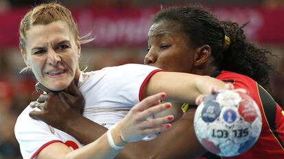 Isabel Fernandes, from Angola, blocks the player of Montenegro Katarina Bulovic, in a match of the women's handball group stage.