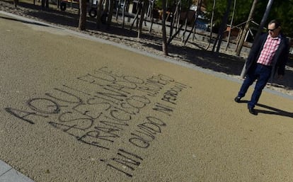Graffiti commemorating Romero Taboada, by the spot where he died.