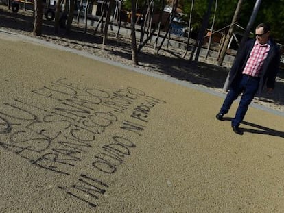 Graffiti commemorating Romero Taboada, by the spot where he died.