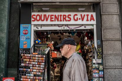 Una tienda de recuerdos para turistas. 
