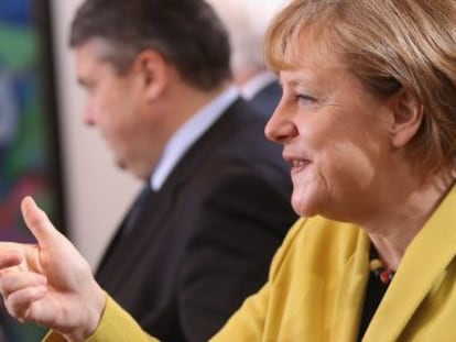 La canciller alemana Angela Merkel a su llegada hoy a la reuni&oacute;n de de gabinete en Berl&iacute;n.