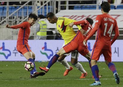 Edwin Cardona durante el amistoso disputado en Suwon.