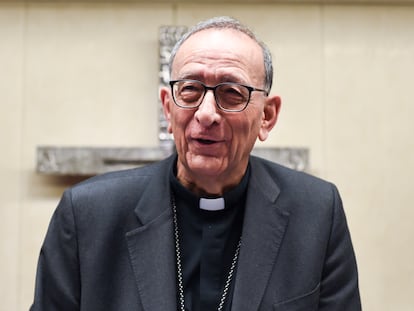 El presidente de la Conferencia Episcopal Española, Juan José Omella, a su llegada a la rueda de prensa.