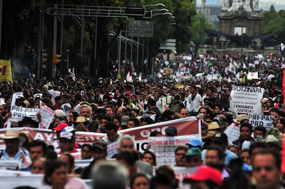 Unas 50.000 personas salieron a la calle a exigir al Gobierno de México una respuesta sobre los 43 estudiantes desaparecidos