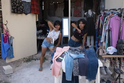 Valeria y Lesly de 14 años, son habitantes de la colonia 2 de Octubre, conformada por 140 lotes que fueron invadidos desde el 2016.