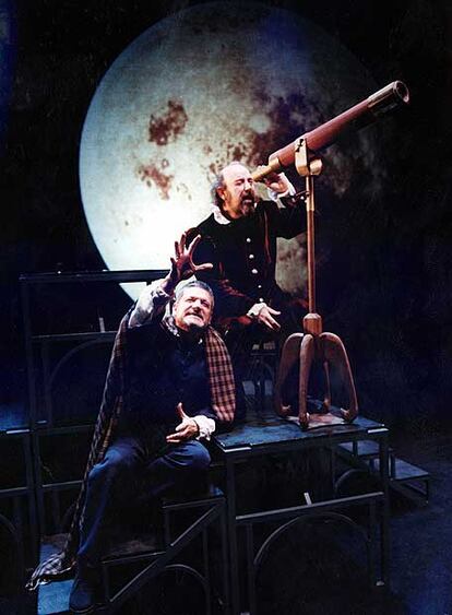 Representación de la obra &#39;Galileo&#39;, de Bertolt Brecht, dirigida por Santiago Sánchez.