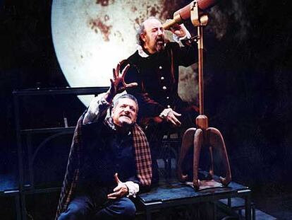 Representación de la obra 'Galileo', de Bertolt Brecht, dirigida por Santiago Sánchez.