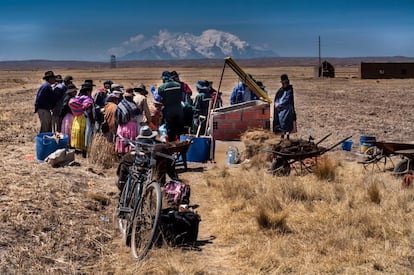 Sus vecinos de las dos Achicas están ahora recibiendo cursos de formación, tanto de mantenimiento de las instalaciones como de higiene básica. Dentro de poco tiempo, los habitantes de estas comunidades rurales serán los encargados de cuidar de los pozos, los depósitos y las tuberías, y esto les supondrá un nuevo reto.