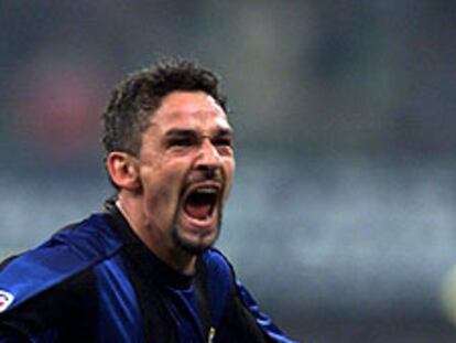 Roberto Baggio celebra un gol.