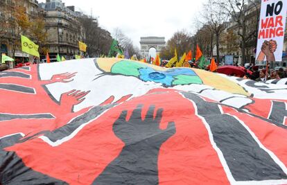 Activistas durante la pasada Cumbre del Clima en París.