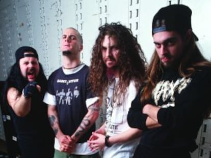 Anselmo (segundo por la izquierda) con los miembros de Pantera en 1992