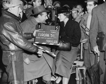 El director Roberto Rosselini dando instrucciones durante el rodaje 'Europa 51' a la actriz Ingrid Bergman. Ambos se casaron en Hollywood en 1950.