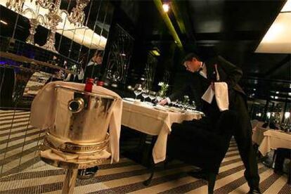 Comedor del restaurante Azabara, que abrió sus puertas este verano en la calle de Hernani de Madrid.