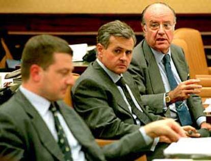 De izquierda a derecha, Ignasi Guardans, de CiU; Joaquín Calomarde y Juan C. Guerra Zunzunegui, del PP.