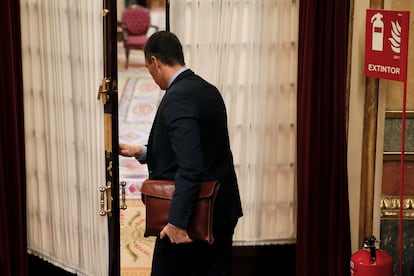 El presidente del Gobierno, Pedro Sánchez, tras asistir al pleno celebrado este miércoles en el Congreso.