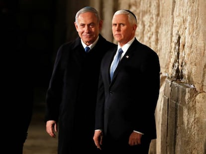 Benjamín Netanyahu y el vicepresidente de EE UU, Mike Pence, el jueves en el Muro de las Lamentaciones.