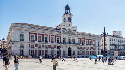 Fachada de la sede de la Presidencia de la Comunidad de Madrid, en agosto de 2023.