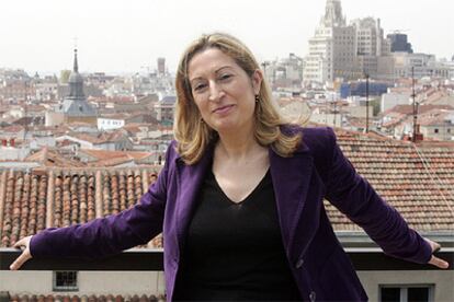 La responsable de políticas sociales del PP, Ana Pastor, fotografiada en la terraza de la sede del partido antes de la entrevista.