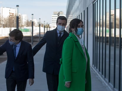 El alcalde de Madrid, José Luis Martínez-Almeida, el presidente del PP, Pablo Casado, y la presidenta de la región, Isabel Díaz Ayuso.