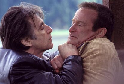 Williams caracteriza, en 'Insomnio' (2002), a un asesino que es perseguido por un detective (Al Pacino). La película estuvo dirigida por Christoper Nolan.