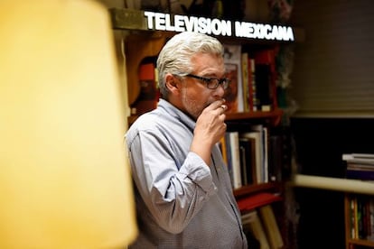 Luis Estrada en su oficina