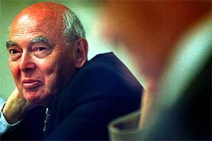 Herbert R. Lottman, durante su intervención en la sede de la Fundación Círculo de Lectores.
/ CONSUELO BAUTISTA