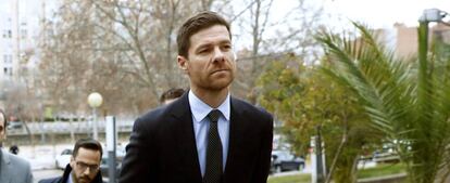 El exfutbolista y actual entrenador del filial de la Real Sociedad, Xabi Alonso a su llegada a la Audiencia Provincial de Madrid.