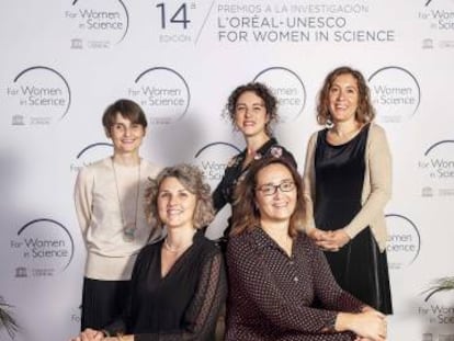 De pie, Patricia Fernández Calvo, Cristina Romera y Marta Melé. Sentadas, Sara Cogliati y Verónica Torrano.