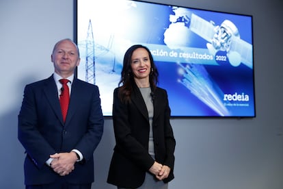 Beatriz Corredor, presidenta de Redeia, y Roberto García Merino, consejero delegado, en febrero de 2023.