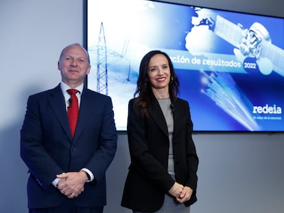 Beatriz Corredor, presidenta de Redeia, y Roberto García Merino, consejero delegado, en febrero de 2023.