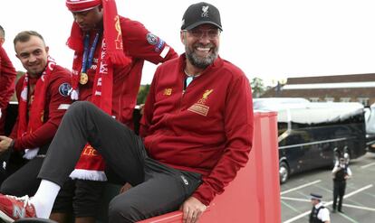 Jürgen Klopp en el autobús descapotable durante la fiesta de la Champions en Liverpool.